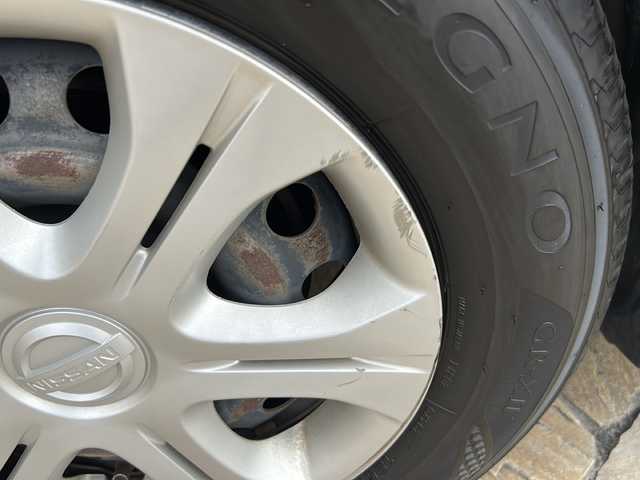 日産 ノート X DIG－S エマージェンシーB 静岡県 2014(平26)年 7.8万km ラディアントレッド 純正ナビ/・（Bluetooth/フルセグTV/CD/DVD/AUX/ラジオ）/主要装備/・エマージェンシーブレーキー/・レーンキープアシスト/・横滑り防止装置/・スーパーチャージャー/・アイドリングストップ/・バックカメラ/・マニュアルヘッドライトレベリング/・ドライブレコーダー/・ETC/・プッシュスタート/・ハロゲンヘッドライト/・社外フロアマット/・純正ホイールキャップ