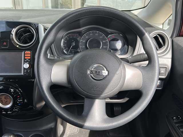 日産 ノート X DIG－S エマージェンシーB 静岡県 2014(平26)年 7.8万km ラディアントレッド 純正ナビ/・（Bluetooth/フルセグTV/CD/DVD/AUX/ラジオ）/主要装備/・エマージェンシーブレーキー/・レーンキープアシスト/・横滑り防止装置/・スーパーチャージャー/・アイドリングストップ/・バックカメラ/・マニュアルヘッドライトレベリング/・ドライブレコーダー/・ETC/・プッシュスタート/・ハロゲンヘッドライト/・社外フロアマット/・純正ホイールキャップ