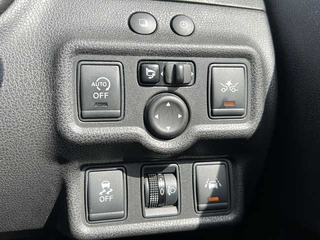 日産 ノート X DIG－S エマージェンシーB 静岡県 2014(平26)年 7.8万km ラディアントレッド 純正ナビ/・（Bluetooth/フルセグTV/CD/DVD/AUX/ラジオ）/主要装備/・エマージェンシーブレーキー/・レーンキープアシスト/・横滑り防止装置/・スーパーチャージャー/・アイドリングストップ/・バックカメラ/・マニュアルヘッドライトレベリング/・ドライブレコーダー/・ETC/・プッシュスタート/・ハロゲンヘッドライト/・社外フロアマット/・純正ホイールキャップ