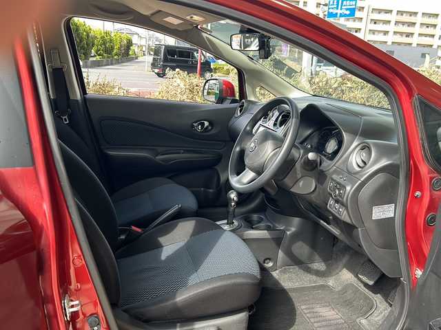 日産 ノート X DIG－S エマージェンシーB 静岡県 2014(平26)年 7.8万km ラディアントレッド 純正ナビ/・（Bluetooth/フルセグTV/CD/DVD/AUX/ラジオ）/主要装備/・エマージェンシーブレーキー/・レーンキープアシスト/・横滑り防止装置/・スーパーチャージャー/・アイドリングストップ/・バックカメラ/・マニュアルヘッドライトレベリング/・ドライブレコーダー/・ETC/・プッシュスタート/・ハロゲンヘッドライト/・社外フロアマット/・純正ホイールキャップ