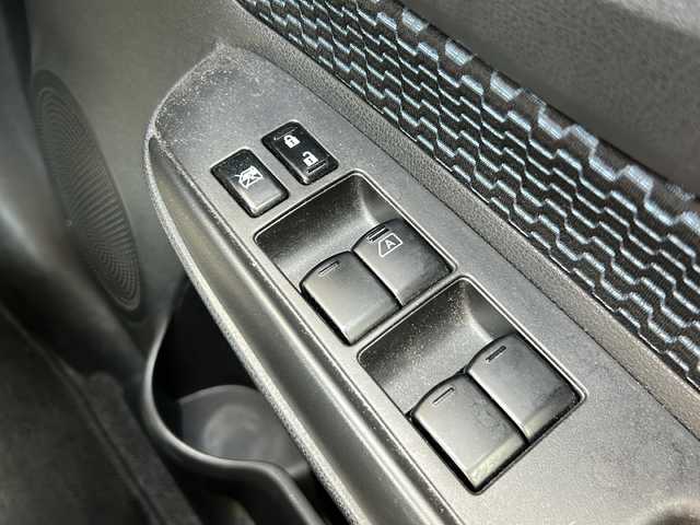 日産 ノート X DIG－S エマージェンシーB 静岡県 2014(平26)年 7.8万km ラディアントレッド 純正ナビ/・（Bluetooth/フルセグTV/CD/DVD/AUX/ラジオ）/主要装備/・エマージェンシーブレーキー/・レーンキープアシスト/・横滑り防止装置/・スーパーチャージャー/・アイドリングストップ/・バックカメラ/・マニュアルヘッドライトレベリング/・ドライブレコーダー/・ETC/・プッシュスタート/・ハロゲンヘッドライト/・社外フロアマット/・純正ホイールキャップ