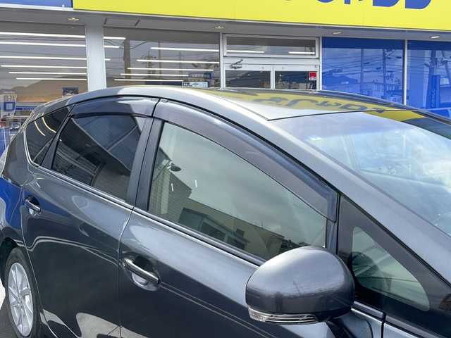 トヨタ プリウス α G 長野県 2013(平25)年 9.3万km グレーメタリック (株)IDOMが運営する【じしゃロン長野店】の自社ローン専用車両になりますこちらは現金またはオートローンご利用時の価格です。自社ローンご希望の方は別途その旨お申付け下さい/純正８インチナビ/バックカメラ/ステアリングスイッチ/クルーズコントロール/ヘットライトウォッシャー/純正フロアマット