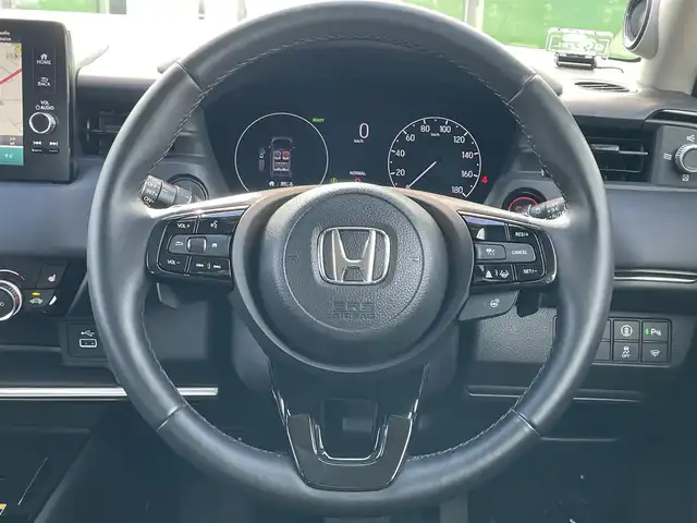 ホンダ ヴェゼル ハイブリッド e:HEV Z 和歌山県 2023(令5)年 1.1万km プラチナホワイトパール 純正9インチナビ/全方位カメラ/フルセグTV/BT/衝突軽減ブレーキ/レーダークルコン/前後コーナーセンサー/ブラインドスポットモニター/前後ドラレコ/レーダー探知機/ＥＴＣ/シートヒーター/ステアリングヒーター/ステアリングリモコン/ハイグレードスピーカーシステム/電動リアゲート/ＬＥＤヘッドライト/フォグランプ/オートホールド