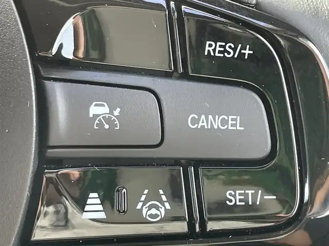 ホンダ ヴェゼル ハイブリッド e:HEV Z 和歌山県 2023(令5)年 1.1万km プラチナホワイトパール 純正9インチナビ/全方位カメラ/フルセグTV/BT/衝突軽減ブレーキ/レーダークルコン/前後コーナーセンサー/ブラインドスポットモニター/前後ドラレコ/レーダー探知機/ＥＴＣ/シートヒーター/ステアリングヒーター/ステアリングリモコン/ハイグレードスピーカーシステム/電動リアゲート/ＬＥＤヘッドライト/フォグランプ/オートホールド