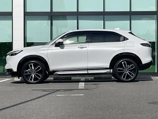 ホンダ ヴェゼル ハイブリッド e:HEV Z 和歌山県 2023(令5)年 1.1万km プラチナホワイトパール 純正9インチナビ/全方位カメラ/フルセグTV/BT/衝突軽減ブレーキ/レーダークルコン/前後コーナーセンサー/ブラインドスポットモニター/前後ドラレコ/レーダー探知機/ＥＴＣ/シートヒーター/ステアリングヒーター/ステアリングリモコン/ハイグレードスピーカーシステム/電動リアゲート/ＬＥＤヘッドライト/フォグランプ/オートホールド