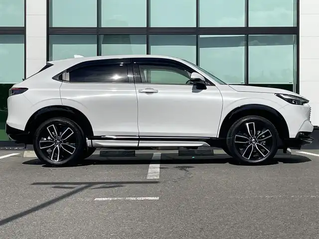 ホンダ ヴェゼル ハイブリッド e:HEV Z 和歌山県 2023(令5)年 1.1万km プラチナホワイトパール 純正9インチナビ/全方位カメラ/フルセグTV/BT/衝突軽減ブレーキ/レーダークルコン/前後コーナーセンサー/ブラインドスポットモニター/前後ドラレコ/レーダー探知機/ＥＴＣ/シートヒーター/ステアリングヒーター/ステアリングリモコン/ハイグレードスピーカーシステム/電動リアゲート/ＬＥＤヘッドライト/フォグランプ/オートホールド