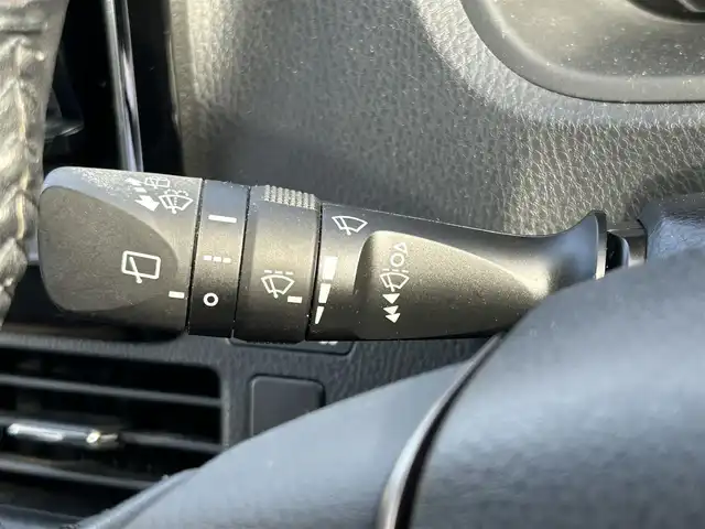 トヨタ エスクァイア Gi プレミアムパッケージ 大阪府 2019(令1)年 7.4万km ブラッキッシュアゲハガラスフレーク トヨタセーフティセンス/・プリクラッシュセーフティー/・クルーズコントロール/・パーキングサポートブレーキー/・クリアランスソナー/・レーンキープアシスト/・オートマチックハイビーム/社外ナビ/・Bluetooth/フルセグTV/CD/DVD/USB/ラジオ/　HDMI/IPod/主要装備/・バックカメラ/・横滑り防止装置/・アイドリングストップ/・両側パワースライドドア/・ステアリングヒーター/・ステアリングスイッチ/・ハーフレザーシート/・シートヒーター/・デジタルインナーミラー/・nanoe/・ETC