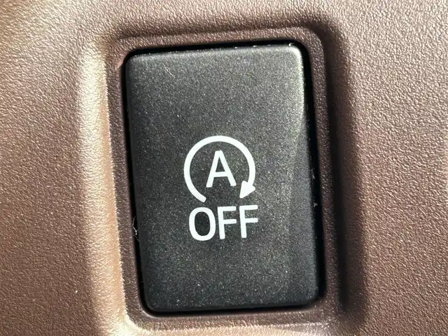 トヨタ エスクァイア Gi プレミアムパッケージ 大阪府 2019(令1)年 7.4万km ブラッキッシュアゲハガラスフレーク トヨタセーフティセンス/・プリクラッシュセーフティー/・クルーズコントロール/・パーキングサポートブレーキー/・クリアランスソナー/・レーンキープアシスト/・オートマチックハイビーム/社外ナビ/・Bluetooth/フルセグTV/CD/DVD/USB/ラジオ/　HDMI/IPod/主要装備/・バックカメラ/・横滑り防止装置/・アイドリングストップ/・両側パワースライドドア/・ステアリングヒーター/・ステアリングスイッチ/・ハーフレザーシート/・シートヒーター/・デジタルインナーミラー/・nanoe/・ETC