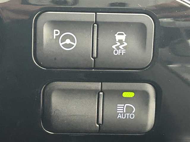 トヨタ プリウス Sセーフティプラス 熊本県 2017(平29)年 8.5万km アティチュードブラックマイカ 純正ナビNSZT-Y66T(CD・DVD・フルセグ・BT）/バックカメラ/ETC/純正前方ドライブレコーダー/レーダークルーズコントロール/クリアランスソナー/パーキングアシスト/横滑り防止装置/衝突軽減ブレーキ/車線逸脱システム/オートライト/LEDヘッドライト/電動格納サードシート/エアロ（F・S・R）塗装あり/車高調/エアロ塗装あり/サスペンション車内積込み有/純正フロアマット/社外19インチAW/スマートキー/プッシュスタート