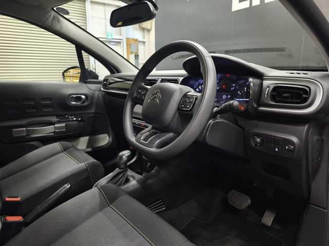 シトロエン Ｃ３ フィール 群馬県 2022(令4)年 1.3万km 白 ディスプレイオーディオ/アップルCarPlay/LEDライト/Bluetooth/Androidauto/クルーズコントロール/スマートキー　/16インチAW/スタッドレスタイヤ積み込み