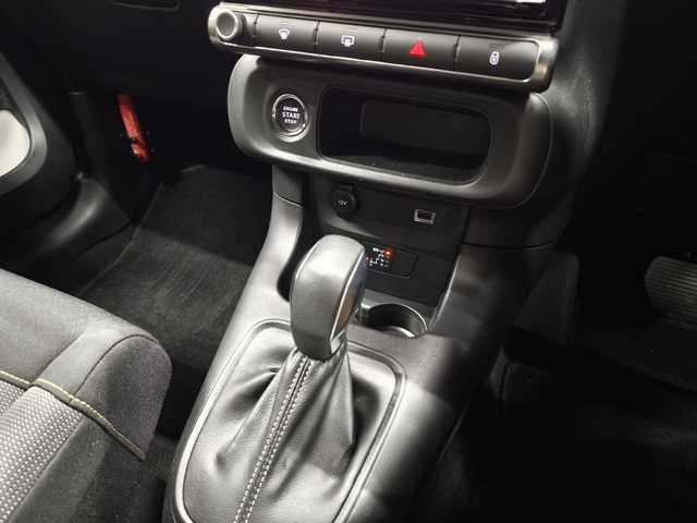 シトロエン Ｃ３ フィール 群馬県 2022(令4)年 1.3万km 白 ディスプレイオーディオ/アップルCarPlay/LEDライト/Bluetooth/Androidauto/クルーズコントロール/スマートキー　/16インチAW/スタッドレスタイヤ積み込み