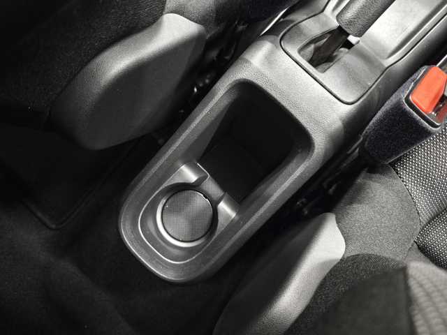 シトロエン Ｃ３ フィール 群馬県 2022(令4)年 1.3万km 白 ディスプレイオーディオ/アップルCarPlay/LEDライト/Bluetooth/Androidauto/クルーズコントロール/スマートキー　/16インチAW/スタッドレスタイヤ積み込み