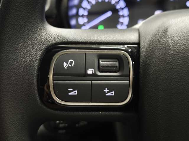 シトロエン Ｃ３ フィール 群馬県 2022(令4)年 1.3万km 白 ディスプレイオーディオ/アップルCarPlay/LEDライト/Bluetooth/Androidauto/クルーズコントロール/スマートキー　/16インチAW/スタッドレスタイヤ積み込み