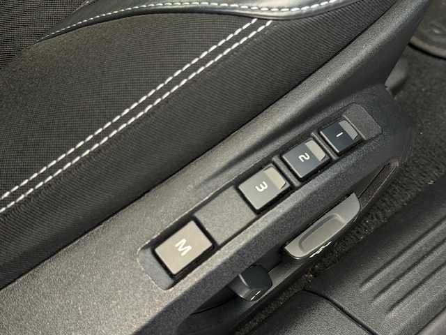ボルボ Ｖ４０ T－4 SE 大阪府 2013(平25)年 8.3万km アイスホワイト /前席シートヒーター//アイドリングストップ//ETC//クルーズコントロール//ブラインドスポットインフォメーション//スマートキー//D席パワーシート//前後ドラレコ【ZDR 035】//純正17AW