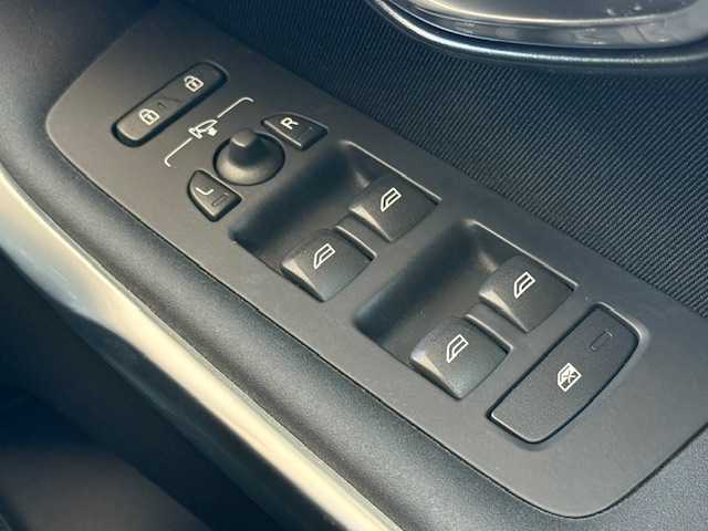 ボルボ Ｖ４０ T－4 SE 大阪府 2013(平25)年 8.3万km アイスホワイト /前席シートヒーター//アイドリングストップ//ETC//クルーズコントロール//ブラインドスポットインフォメーション//スマートキー//D席パワーシート//前後ドラレコ【ZDR 035】//純正17AW