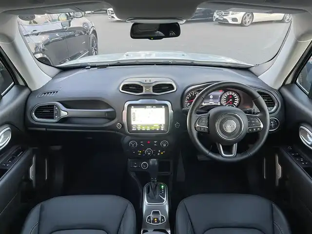 クライスラー・ジープ ジープ レネゲード リミテッド 山梨県 2022(令4)年 4.8万km 白 ワンオーナー /Uconnect/AppleCarPlay/Bluetooth/黒革/シートヒーター /ステアリングヒーター/パワーシート/衝突軽減B/ACC/LKA/BSA/ETC/純正17インチAw