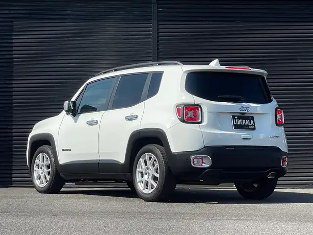 クライスラー・ジープ ジープ レネゲード リミテッド 山梨県 2022(令4)年 4.8万km 白 ワンオーナー /Uconnect/AppleCarPlay/Bluetooth/黒革/シートヒーター /ステアリングヒーター/パワーシート/衝突軽減B/ACC/LKA/BSA/ETC/純正17インチAw