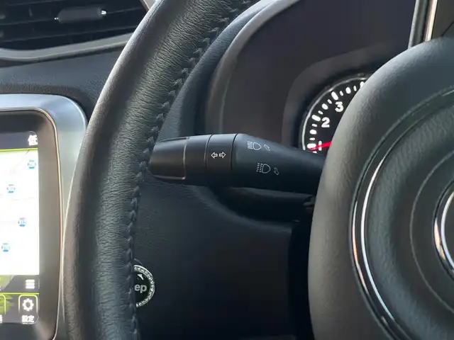 クライスラー・ジープ ジープ レネゲード リミテッド 山梨県 2022(令4)年 4.8万km 白 ワンオーナー /Uconnect/AppleCarPlay/Bluetooth/黒革/シートヒーター /ステアリングヒーター/パワーシート/衝突軽減B/ACC/LKA/BSA/ETC/純正17インチAw