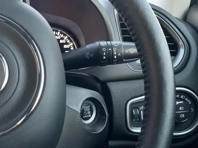 クライスラー・ジープ ジープ レネゲード リミテッド 山梨県 2022(令4)年 4.8万km 白 ワンオーナー /Uconnect/AppleCarPlay/Bluetooth/黒革/シートヒーター /ステアリングヒーター/パワーシート/衝突軽減B/ACC/LKA/BSA/ETC/純正17インチAw