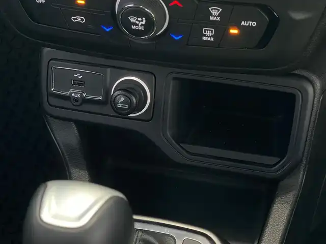 クライスラー・ジープ ジープ レネゲード リミテッド 山梨県 2022(令4)年 4.8万km 白 ワンオーナー /Uconnect/AppleCarPlay/Bluetooth/黒革/シートヒーター /ステアリングヒーター/パワーシート/衝突軽減B/ACC/LKA/BSA/ETC/純正17インチAw