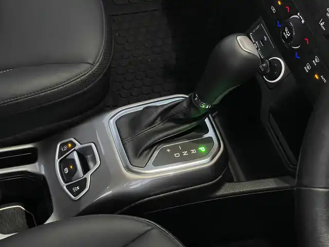 クライスラー・ジープ ジープ レネゲード リミテッド 山梨県 2022(令4)年 4.8万km 白 ワンオーナー /Uconnect/AppleCarPlay/Bluetooth/黒革/シートヒーター /ステアリングヒーター/パワーシート/衝突軽減B/ACC/LKA/BSA/ETC/純正17インチAw