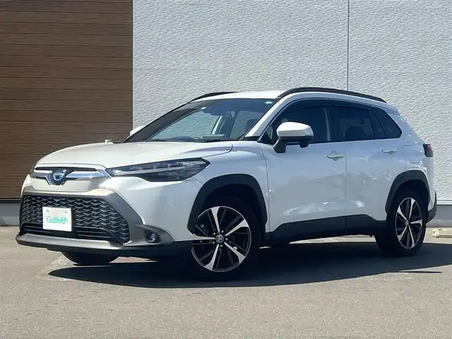 トヨタ カローラ クロス ハイブリッド Z 秋田県 2022(令4)年 7.1万km プラチナホワイトパールマイカ ４WD/衝突軽減システム/LEDヘッドライト/純正メモリナビ/フルセグ/バックカメラ/トヨタ純正18インチアルミ/スマートキー/アイドリングストップ/プッシュスタート/クルーズコントロール追従走行有/オートマチックハイビーム/レーンキープアシスト/コーナーセンサー/ステアリングスイッチ/電動パーキングブレーキ/ブレーキホールド機能/電動リアゲート/ドライブレコーダー/運転席パワーシート/前席シートヒーター/ETC/ルーフレール/純正フロアマット/純正ドアバイザー/オートライト/オートエアコン/パワーステアリング/パワーウィンドウ/ヘッドライトレベライザー/横滑り防止/盗難防止装置/寒冷地仕様/電動格納ウィンカーミラー/保証書/取扱説明書/記録簿/スペアキー1本有