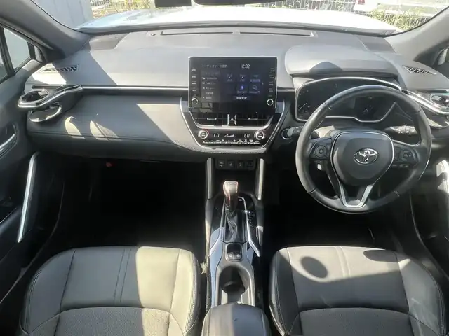 トヨタ カローラ クロス ハイブリッド Z 秋田県 2022(令4)年 7.1万km プラチナホワイトパールマイカ ４WD/衝突軽減システム/LEDヘッドライト/純正メモリナビ/フルセグ/バックカメラ/トヨタ純正18インチアルミ/スマートキー/アイドリングストップ/プッシュスタート/クルーズコントロール追従走行有/オートマチックハイビーム/レーンキープアシスト/コーナーセンサー/ステアリングスイッチ/電動パーキングブレーキ/ブレーキホールド機能/電動リアゲート/ドライブレコーダー/運転席パワーシート/前席シートヒーター/ETC/ルーフレール/純正フロアマット/純正ドアバイザー/オートライト/オートエアコン/パワーステアリング/パワーウィンドウ/ヘッドライトレベライザー/横滑り防止/盗難防止装置/寒冷地仕様/電動格納ウィンカーミラー/保証書/取扱説明書/記録簿/スペアキー1本有
