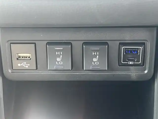 トヨタ カローラ クロス ハイブリッド Z 秋田県 2022(令4)年 7.1万km プラチナホワイトパールマイカ ４WD/衝突軽減システム/LEDヘッドライト/純正メモリナビ/フルセグ/バックカメラ/トヨタ純正18インチアルミ/スマートキー/アイドリングストップ/プッシュスタート/クルーズコントロール追従走行有/オートマチックハイビーム/レーンキープアシスト/コーナーセンサー/ステアリングスイッチ/電動パーキングブレーキ/ブレーキホールド機能/電動リアゲート/ドライブレコーダー/運転席パワーシート/前席シートヒーター/ETC/ルーフレール/純正フロアマット/純正ドアバイザー/オートライト/オートエアコン/パワーステアリング/パワーウィンドウ/ヘッドライトレベライザー/横滑り防止/盗難防止装置/寒冷地仕様/電動格納ウィンカーミラー/保証書/取扱説明書/記録簿/スペアキー1本有