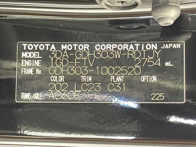 トヨタ グランエース プレミアム 岐阜県 2023(令5)年 1.6万km ブラック 純正ディスプレイオーディオ/ナビ/フルセグ/BT/CD/DVD/純正フリップダウンモニター/パノラミックビューモニター/ビルトインETC/ドライブレコーダー/デジタルインナーミラー/ブラインドスポットモニター/プリクラッシュセーフティ/レーンディパーチャーアラート/オートハイビーム/クリアランスソナー/リヤクロストラフィックアラート/ブラインドスポットモニター/両側パワースライドドア/前席パワーシート/前席＋２列目シートヒーター/パワーバックドア/純正17インチアルミAW/プッシュスタート/スマートキー/LEDヘッドライト/フォグランプ