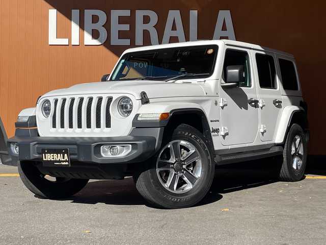 クライスラー・ジープ ラングラー アンリミテッド サハラ 高知県 2021(令3)年 4.5万km 白 純正ナビUconnect/8.4インチタッチパネルモニター（AM/FMラジオ/フルセグ/Bluetooth/AUX/Apple CarPlay / Android Auto）/フロント/サイド/リアカメラ/サブウーハー付アルパイン製プレミアムスピーカー/アダプティブクルーズコントロール（STOP機能付）/ParkSenseフロント・リアパークアシスト/レザーシート/フロントシートヒーター/ステアリングヒーター/ETC/LEDライト/115V アクセサリー電源アウトレット/ドライブアシスタンス/ブラインドスポット警告/バックカメラ/フロントカメラ/純正18インチアルミホイル/スマートキー