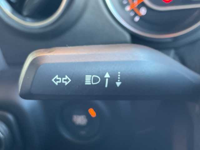 クライスラー・ジープ ラングラー アンリミテッド サハラ 高知県 2021(令3)年 4.5万km 白 純正ナビUconnect/8.4インチタッチパネルモニター（AM/FMラジオ/フルセグ/Bluetooth/AUX/Apple CarPlay / Android Auto）/フロント/サイド/リアカメラ/サブウーハー付アルパイン製プレミアムスピーカー/アダプティブクルーズコントロール（STOP機能付）/ParkSenseフロント・リアパークアシスト/レザーシート/フロントシートヒーター/ステアリングヒーター/ETC/LEDライト/115V アクセサリー電源アウトレット/ドライブアシスタンス/ブラインドスポット警告/バックカメラ/フロントカメラ/純正18インチアルミホイル/スマートキー