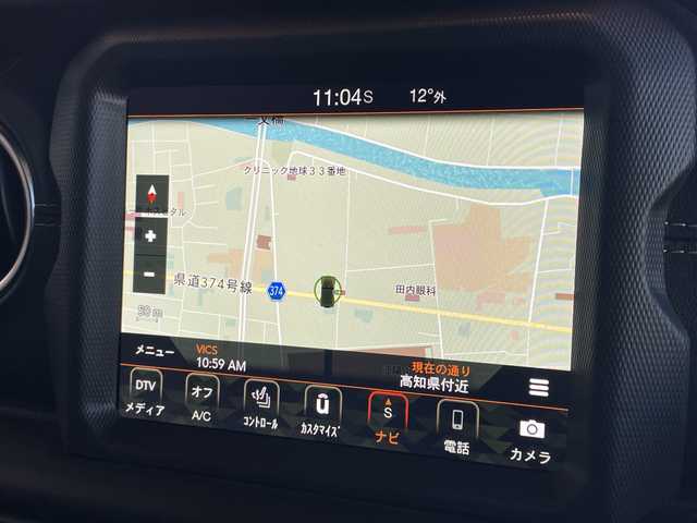 クライスラー・ジープ ラングラー アンリミテッド サハラ 高知県 2021(令3)年 4.5万km 白 純正ナビUconnect/8.4インチタッチパネルモニター（AM/FMラジオ/フルセグ/Bluetooth/AUX/Apple CarPlay / Android Auto）/フロント/サイド/リアカメラ/サブウーハー付アルパイン製プレミアムスピーカー/アダプティブクルーズコントロール（STOP機能付）/ParkSenseフロント・リアパークアシスト/レザーシート/フロントシートヒーター/ステアリングヒーター/ETC/LEDライト/115V アクセサリー電源アウトレット/ドライブアシスタンス/ブラインドスポット警告/バックカメラ/フロントカメラ/純正18インチアルミホイル/スマートキー