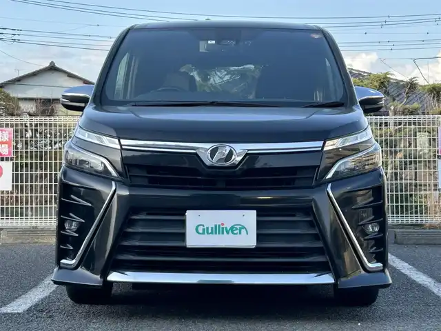 トヨタ ヴォクシー ZS 煌 静岡県 2018(平30)年 7.8万km ブラック ユーザー買取車両/ワンオーナー/純正SDナビ【NSZT-Y66T】/　フルセグTV/BT/純正16インチAW/クルーズコントロール/バックカメラ/ドライブレコーダー/アイドリングストップ/オートライト/オートマチックハイビーム/ETC/衝突軽減システム/USB端子/TVキャンセラー/プッシュスタート/スペアキー/フリップダウンモニター動作未確認