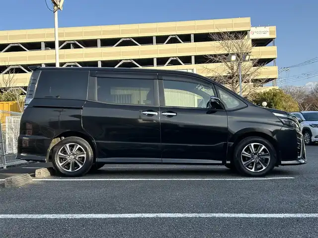 トヨタ ヴォクシー ZS 煌 静岡県 2018(平30)年 7.8万km ブラック ユーザー買取車両/ワンオーナー/純正SDナビ【NSZT-Y66T】/　フルセグTV/BT/純正16インチAW/クルーズコントロール/バックカメラ/ドライブレコーダー/アイドリングストップ/オートライト/オートマチックハイビーム/ETC/衝突軽減システム/USB端子/TVキャンセラー/プッシュスタート/スペアキー/フリップダウンモニター動作未確認