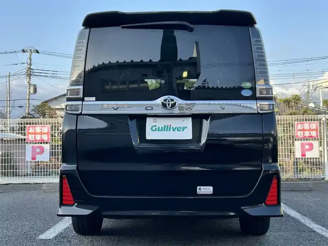 トヨタ ヴォクシー ZS 煌 静岡県 2018(平30)年 7.8万km ブラック ユーザー買取車両/ワンオーナー/純正SDナビ【NSZT-Y66T】/　フルセグTV/BT/純正16インチAW/クルーズコントロール/バックカメラ/ドライブレコーダー/アイドリングストップ/オートライト/オートマチックハイビーム/ETC/衝突軽減システム/USB端子/TVキャンセラー/プッシュスタート/スペアキー/フリップダウンモニター動作未確認