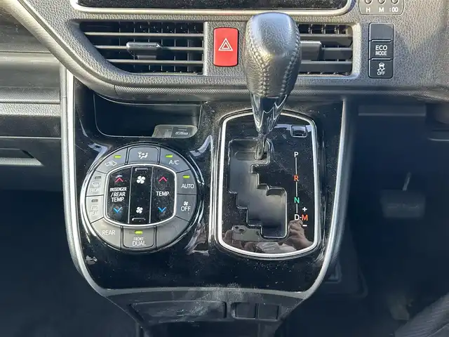 トヨタ ヴォクシー ZS 煌 静岡県 2018(平30)年 7.8万km ブラック ユーザー買取車両/ワンオーナー/純正SDナビ【NSZT-Y66T】/　フルセグTV/BT/純正16インチAW/クルーズコントロール/バックカメラ/ドライブレコーダー/アイドリングストップ/オートライト/オートマチックハイビーム/ETC/衝突軽減システム/USB端子/TVキャンセラー/プッシュスタート/スペアキー/フリップダウンモニター動作未確認