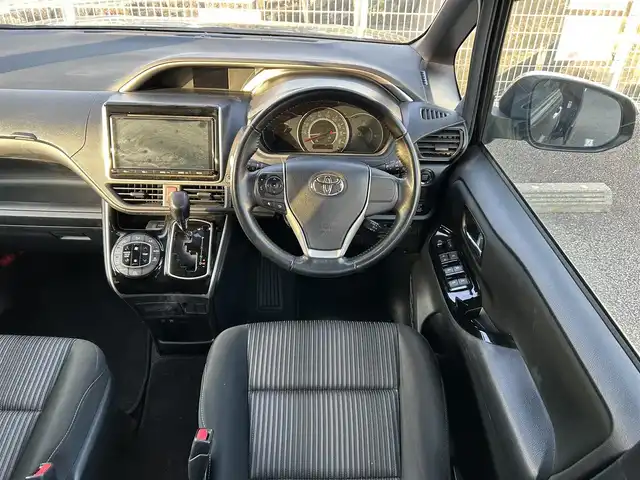 トヨタ ヴォクシー ZS 煌 静岡県 2018(平30)年 7.8万km ブラック ユーザー買取車両/ワンオーナー/純正SDナビ【NSZT-Y66T】/　フルセグTV/BT/純正16インチAW/クルーズコントロール/バックカメラ/ドライブレコーダー/アイドリングストップ/オートライト/オートマチックハイビーム/ETC/衝突軽減システム/USB端子/TVキャンセラー/プッシュスタート/スペアキー/フリップダウンモニター動作未確認