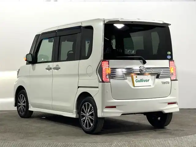 ダイハツ タント カスタム X トップED SA Ⅲ 大阪府 2018(平30)年 4.5万km パールホワイトⅢ 社外ナビ(フルセグ/DVD再生/Bluetooth) 衝突軽減 バックカメラ ETC 片側パワースライドドア シートヒーター レーンアシスト オートハイビーム 前後ドラレコ オートライト スマートキー