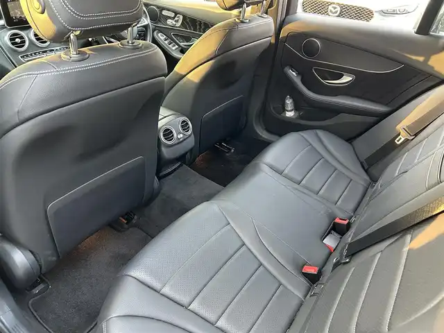 メルセデス・ベンツ Ｃ２２０ｄ ワゴン ローレウスエディション 福岡県 2017(平29)年 3.7万km 黒 禁煙車/純正ナビゲーション/TV/BT/SD/USB/CD/DVD/バックカメラ/黒レザーシート/前席シートヒーター/前席パワーシート/パノラミックスライディングルーフ/LEDオートライト/パワーバックドア/パドルシフト/キーレスゴー/アダプティブクルーズコントロール/ESP/アクティブブレーキアシスト/ブラインドスポットアシスト/レーンキープアシスト/アテンションアシスト/ETC/取扱説明書/ワンオーナー