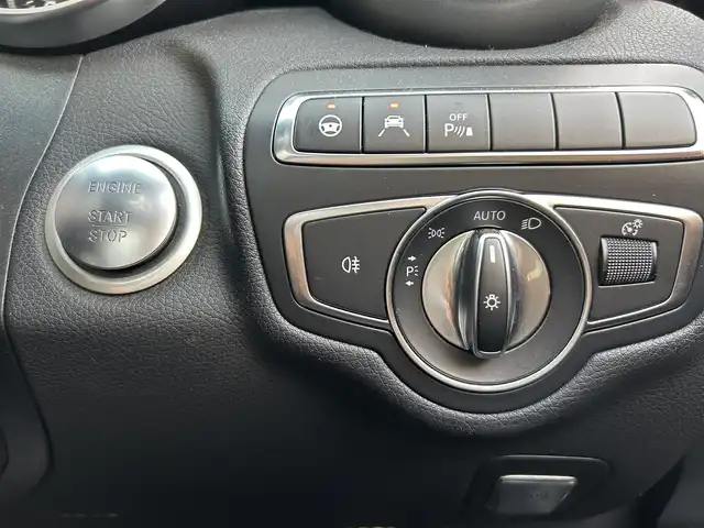 メルセデス・ベンツ Ｃ２２０ｄ ワゴン ローレウスエディション 福岡県 2017(平29)年 3.7万km 黒 禁煙車/純正ナビゲーション/TV/BT/SD/USB/CD/DVD/バックカメラ/黒レザーシート/前席シートヒーター/前席パワーシート/パノラミックスライディングルーフ/LEDオートライト/パワーバックドア/パドルシフト/キーレスゴー/アダプティブクルーズコントロール/ESP/アクティブブレーキアシスト/ブラインドスポットアシスト/レーンキープアシスト/アテンションアシスト/ETC/取扱説明書/ワンオーナー