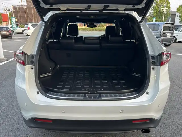 トヨタ ハリアー プレミアム 愛媛県 2019(令1)年 5.4万km ホワイトパールクリスタルシャイン 禁煙車/登録時走行距離：53762km/ETC/アルパインハリアー専用ナビ/TV/AM・FM/DVD/CD/BT/電動リアゲート/サンルーフ/ドライブレコーダー/クルーズコントロール/衝突軽減システム/LEDヘッドライト/バックカメラ/D席パワーシート/オートマチックハイビーム