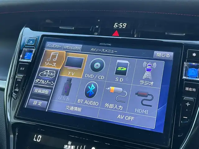 トヨタ ハリアー プレミアム 愛媛県 2019(令1)年 5.4万km ホワイトパールクリスタルシャイン 禁煙車/登録時走行距離：53762km/ETC/アルパインハリアー専用ナビ/TV/AM・FM/DVD/CD/BT/電動リアゲート/サンルーフ/ドライブレコーダー/クルーズコントロール/衝突軽減システム/LEDヘッドライト/バックカメラ/D席パワーシート/オートマチックハイビーム