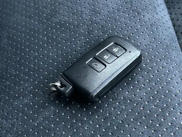 トヨタ ハリアー プレミアム 愛媛県 2019(令1)年 5.4万km ホワイトパールクリスタルシャイン 禁煙車/登録時走行距離：53762km/ETC/アルパインハリアー専用ナビ/TV/AM・FM/DVD/CD/BT/電動リアゲート/サンルーフ/ドライブレコーダー/クルーズコントロール/衝突軽減システム/LEDヘッドライト/バックカメラ/D席パワーシート/オートマチックハイビーム