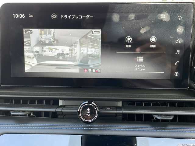 日産 セレナ オーテック 山形県 2023(令5)年 1.2万km パールⅡ ・ワンオーナー/・４WD/・純正ディスプレイオーディオ/フルセグ//AndroidAuto/Bluetooth/・アラウンドビューモニター/・ビルトインETC2.0/・純正前後ドラレコ/・MTモード付きAT/・プロパイロット/・エマージェンシーブレーキ/・レーンキープアシスト/・ロードサインアシスト/・先行車発進お知らせ/・踏み間違い衝突防止アシスト/・インテリジェント BSI/・LEDヘッドランプ/・オートマチックハイビーム/・電子パーキング/・ブレーキホールド/・デジタルインナーミラー/・パドルシフト/・ハンドルヒーター/・両側パワースライドドア（ハンズフリー付き）/・前席、セカンドシートヒーター/・置くだけ充電/・純正AW/・純正マット/・スペアキー1本/・保証書/・取扱説明書