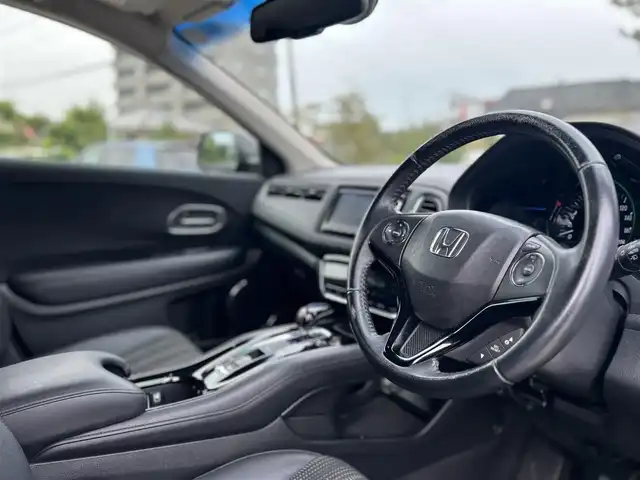 ホンダ ヴェゼル ハイブリッド Z 宮崎県 2014(平26)年 14.2万km ルーセブラックM /ナビ(VXM-152VFi)//TV/CD/DVD/Bluetooth//ETC//前席シートヒーター//バックカメラ//クルーズコントロール//BRAKE HOLD//純正フロアマット//純正アルミホイール//オートライト//パドルシフト//ステアリングスイッチ