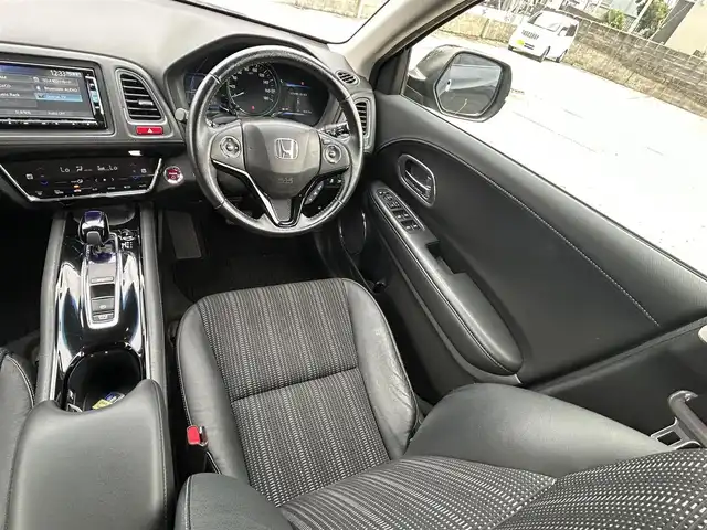 ホンダ ヴェゼル ハイブリッド Z 宮崎県 2014(平26)年 14.2万km ルーセブラックM /ナビ(VXM-152VFi)//TV/CD/DVD/Bluetooth//ETC//前席シートヒーター//バックカメラ//クルーズコントロール//BRAKE HOLD//純正フロアマット//純正アルミホイール//オートライト//パドルシフト//ステアリングスイッチ
