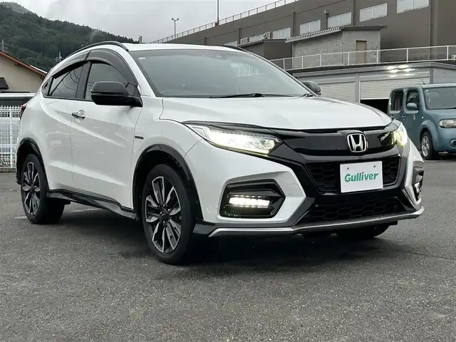 ホンダ ヴェゼル ハイブリッド モデューロ X ホンダセンシング 山梨県 2020(令2)年 5.4万km プラチナホワイトパール ホンダセンシング/　・衝突軽減ブレーキ/　・誤発進抑制機能/　・歩行者事故低減ステアリング/　・路外逸脱抑制機能/　・アダプティブクルーズコントロール/　・車線維持支援システム/　・先行車発進お知らせ機能/　・標識認識機能/ModuloX専用フロントバンパー/ModuloX専用フロントグリル/純正ナビ/　(CD/DVD/USB/SD/iPod/BT/フルセグ)/バックカメラ/LEDオートライト/LEDフォグランプ/ハーフレザーシート/シートヒーター/純正18インチアルミホイール/パドルシフト/ルーフレール/スマートキー/ビルトインETC