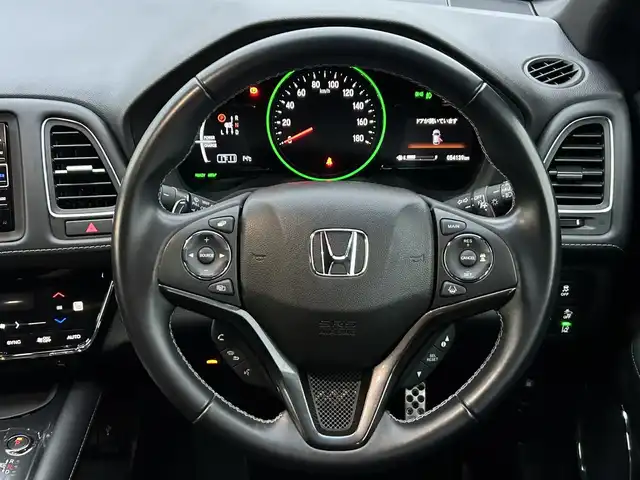 ホンダ ヴェゼル ハイブリッド モデューロ X ホンダセンシング 山梨県 2020(令2)年 5.4万km プラチナホワイトパール ホンダセンシング/　・衝突軽減ブレーキ/　・誤発進抑制機能/　・歩行者事故低減ステアリング/　・路外逸脱抑制機能/　・アダプティブクルーズコントロール/　・車線維持支援システム/　・先行車発進お知らせ機能/　・標識認識機能/ModuloX専用フロントバンパー/ModuloX専用フロントグリル/純正ナビ/　(CD/DVD/USB/SD/iPod/BT/フルセグ)/バックカメラ/LEDオートライト/LEDフォグランプ/ハーフレザーシート/シートヒーター/純正18インチアルミホイール/パドルシフト/ルーフレール/スマートキー/ビルトインETC