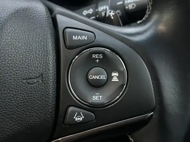 ホンダ ヴェゼル ハイブリッド モデューロ X ホンダセンシング 山梨県 2020(令2)年 5.4万km プラチナホワイトパール ホンダセンシング/　・衝突軽減ブレーキ/　・誤発進抑制機能/　・歩行者事故低減ステアリング/　・路外逸脱抑制機能/　・アダプティブクルーズコントロール/　・車線維持支援システム/　・先行車発進お知らせ機能/　・標識認識機能/ModuloX専用フロントバンパー/ModuloX専用フロントグリル/純正ナビ/　(CD/DVD/USB/SD/iPod/BT/フルセグ)/バックカメラ/LEDオートライト/LEDフォグランプ/ハーフレザーシート/シートヒーター/純正18インチアルミホイール/パドルシフト/ルーフレール/スマートキー/ビルトインETC