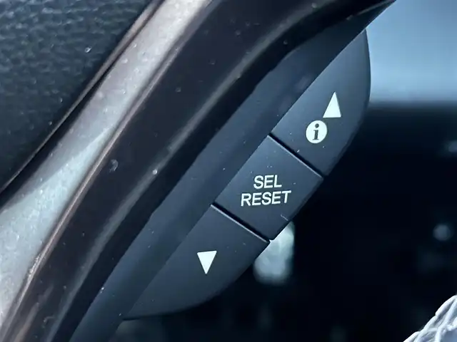 ホンダ ヴェゼル ハイブリッド モデューロ X ホンダセンシング 山梨県 2020(令2)年 5.4万km プラチナホワイトパール ホンダセンシング/　・衝突軽減ブレーキ/　・誤発進抑制機能/　・歩行者事故低減ステアリング/　・路外逸脱抑制機能/　・アダプティブクルーズコントロール/　・車線維持支援システム/　・先行車発進お知らせ機能/　・標識認識機能/ModuloX専用フロントバンパー/ModuloX専用フロントグリル/純正ナビ/　(CD/DVD/USB/SD/iPod/BT/フルセグ)/バックカメラ/LEDオートライト/LEDフォグランプ/ハーフレザーシート/シートヒーター/純正18インチアルミホイール/パドルシフト/ルーフレール/スマートキー/ビルトインETC